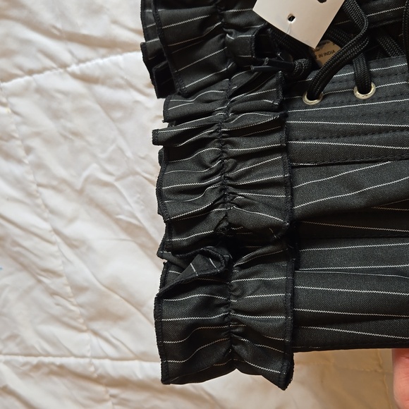 Black pinstripe underbust corset with ruffles BNWT - Picture 4 of 11